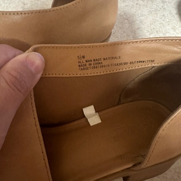 Universal tread cutout anklet booties - Picture 3 of 5